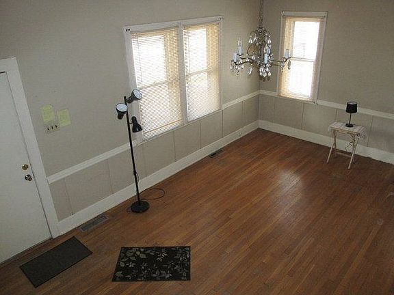 3rd image of 2010 Kinneys Ln
