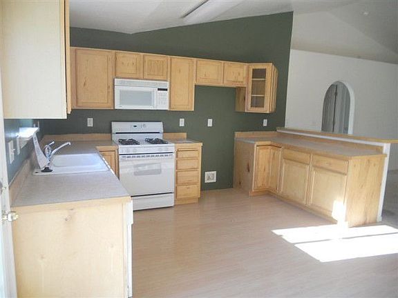 2nd image of 3231 Glenbrook Dr