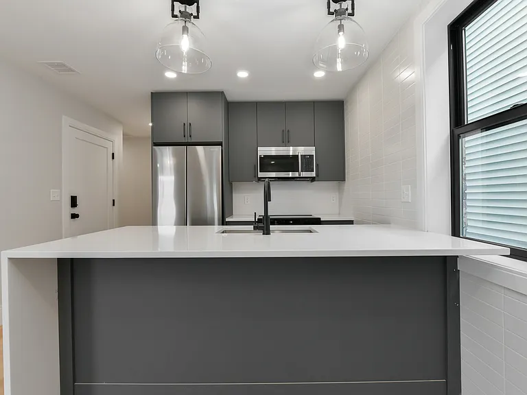 518 Sumner St #3B — Photo 8