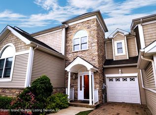 24 Tides Ln, Staten Island, NY