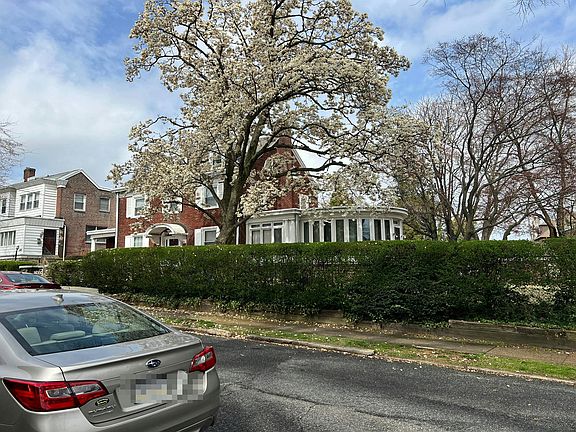2nd image of 983 Allengrove St
