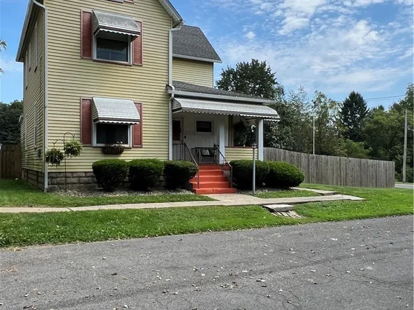 108 Thomas St, East Palestine, OH 44413