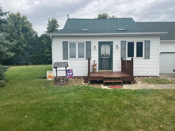 5240 Dixon Rd, Vassar, MI 48768