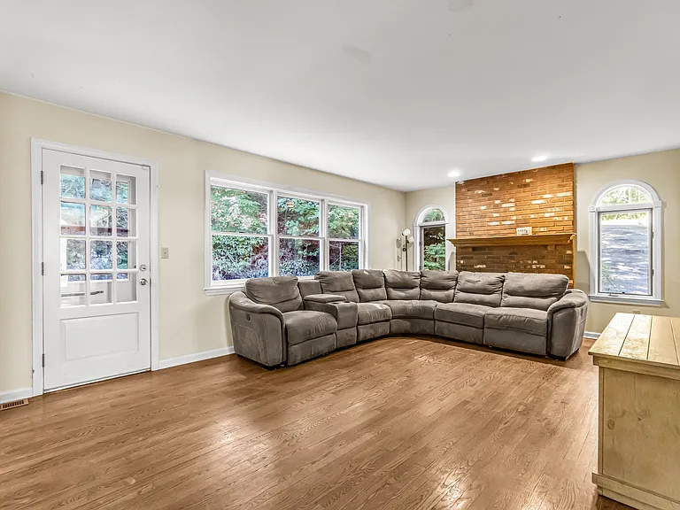33 Serafin Ct — Photo 12