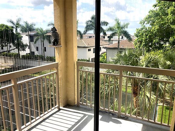 5th image of 8290 Lake Dr #4099