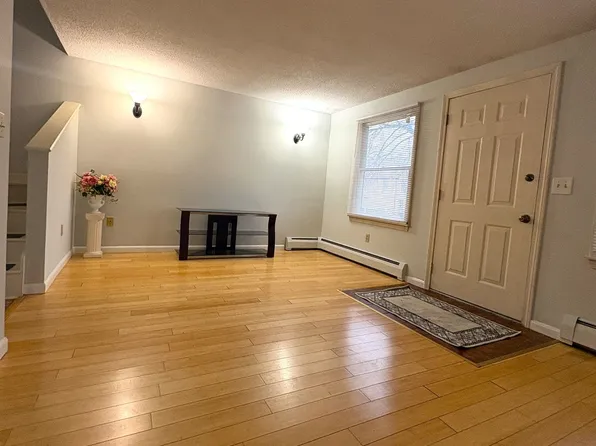 71 E St #1, Lowell, MA 01851