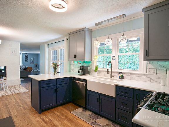 3rd image of 216 Eastwood Park Drive