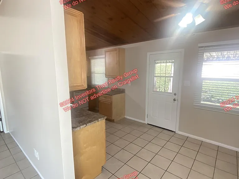 703 E Linfield St — Photo 10