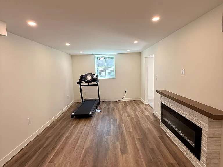 31 Brenlyn Ct #LOWER — Photo 7