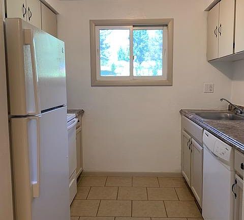 4th image of 740 S 10th St