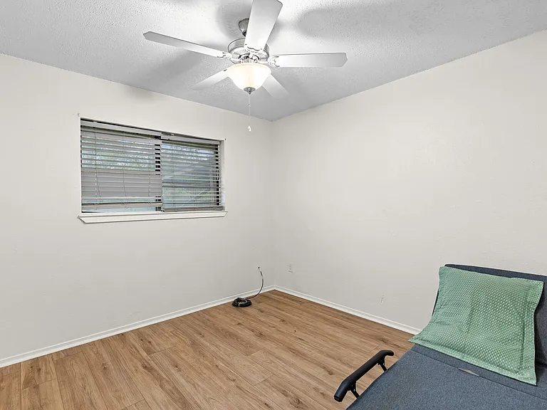 1208 Clark St — Photo 5