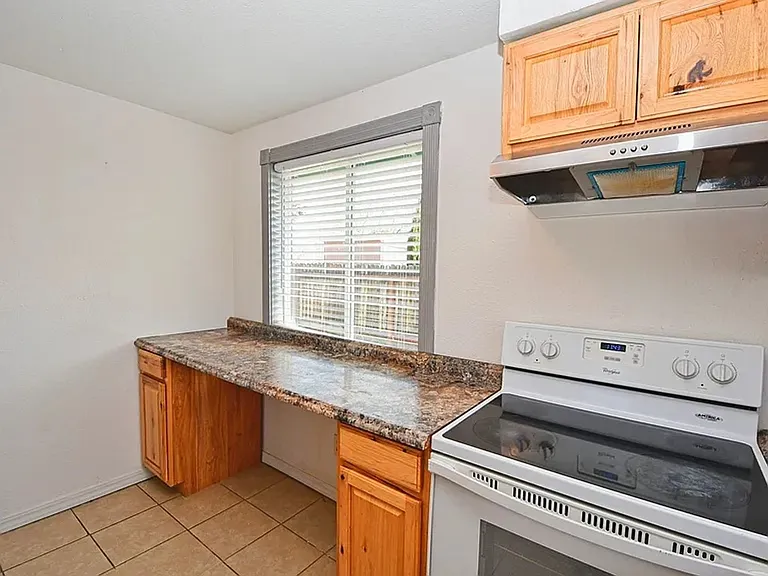 10005 Sagewood Dr — Photo 6