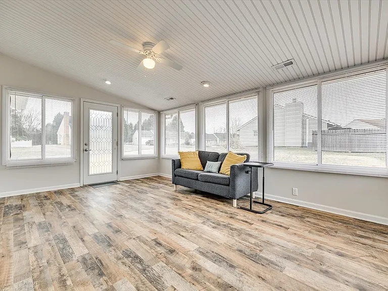 10932 Copperfield Dr — Photo 13