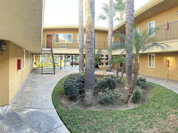 Courtyard-style Complex