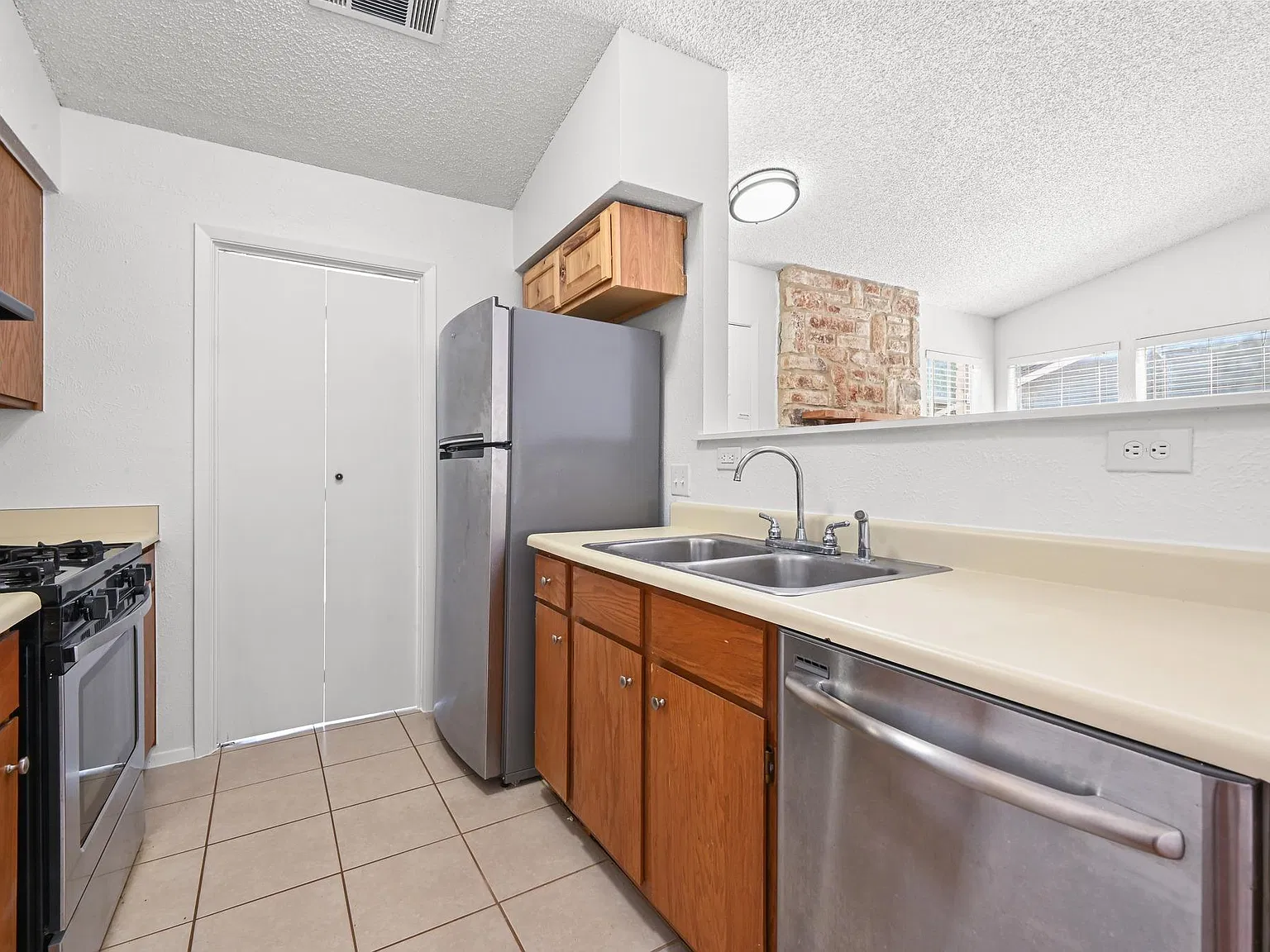 2 bed, 1.0 bath, 800 sqft, $1,600 — Photo 4
