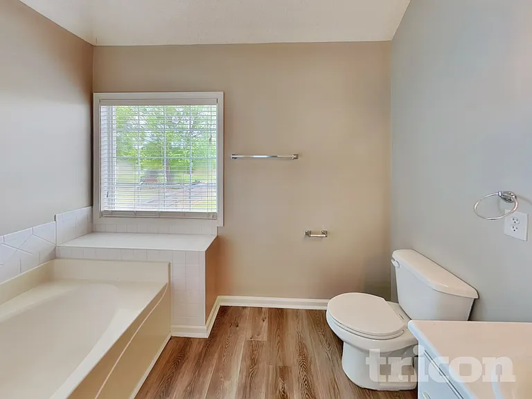 1055 Maria Dr — Photo 11