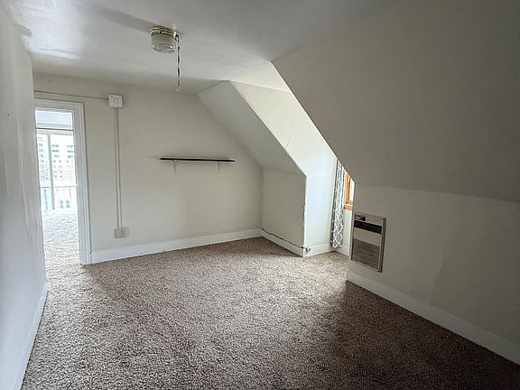 3rd image of 247 S Winooski Ave #3