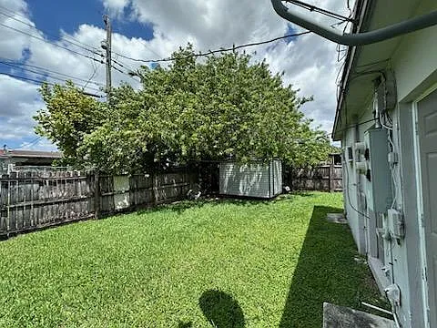 2601 NW 64th Ter — Photo 14
