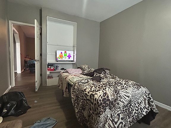4th image of 2652 Cherry Ave