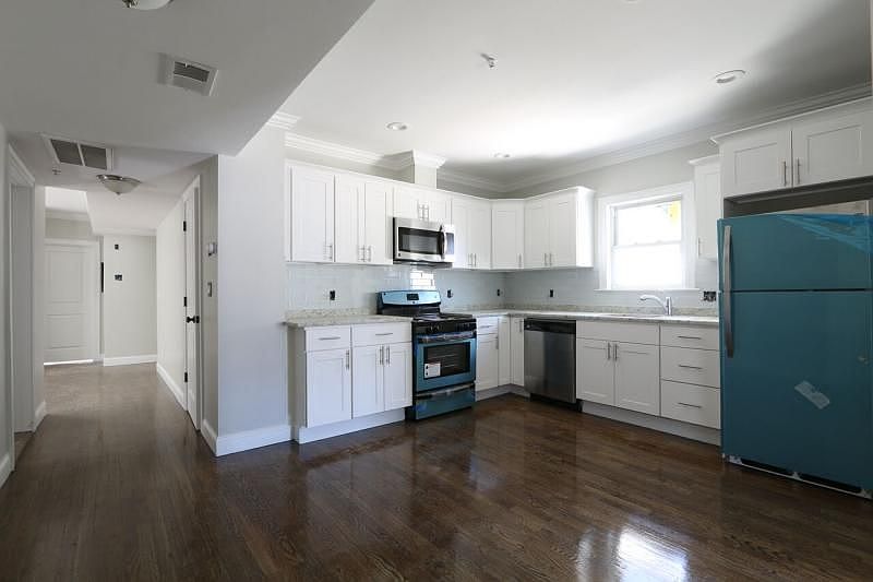 2nd image of 43 Derby St #2R