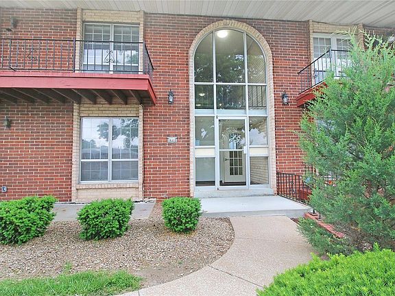 2nd image of 10372 Forest Brook Ln APT A