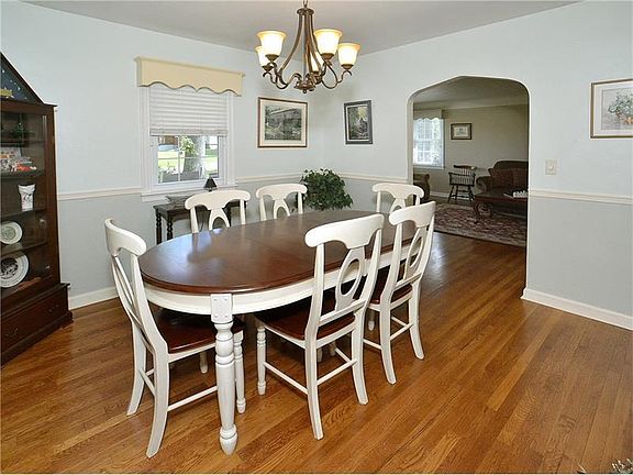5th image of 312 Oakwood Dr