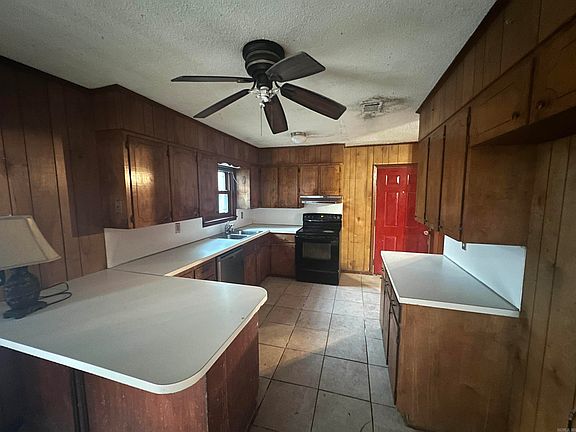 3rd image of 604 Lower Ridge Rd