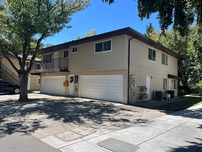 1703 Donner Ave #3 — Photo 16
