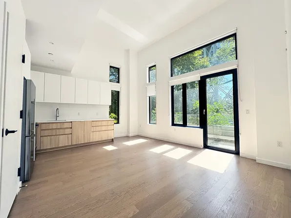 2395 Palisade Avenue image 1 of 12