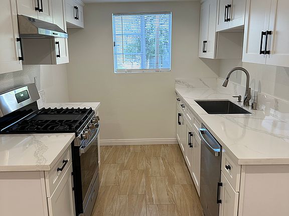 2nd image of 576 E Verdugo Ave