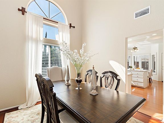 3rd image of 10277 Kernwood Ct