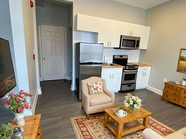 70 Victoria Ave S #4, Hamilton, ON L8N 2S7