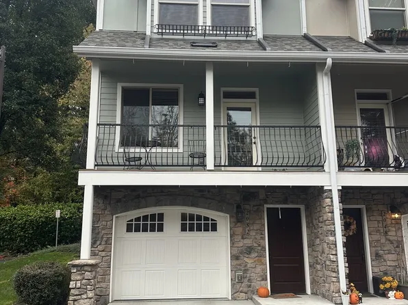 2052 NE 49th Way #4H, Hillsboro, OR 97124