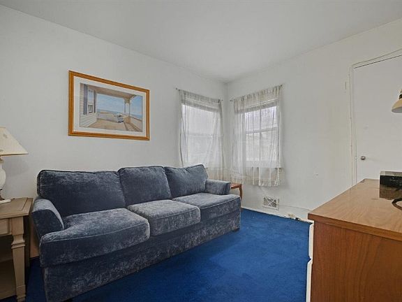 3rd image of 19 Anvil Ln