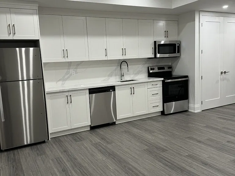 21 Antonio Ct #LOWER — Photo 2