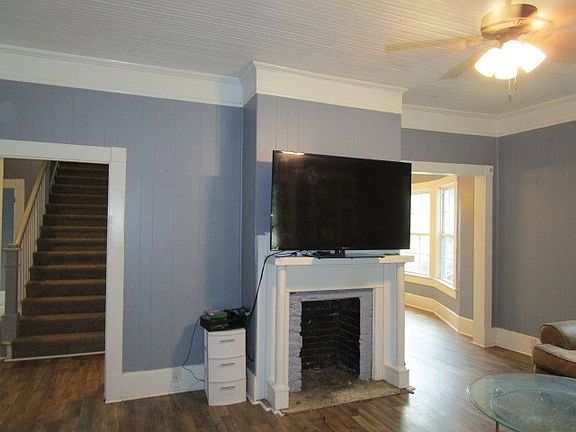 2nd image of 515 W Barnard St
