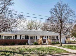 125 SW 7th St, Newton, KS 67114