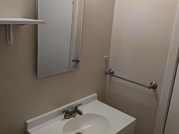 4th image of 2033 Lee Ave