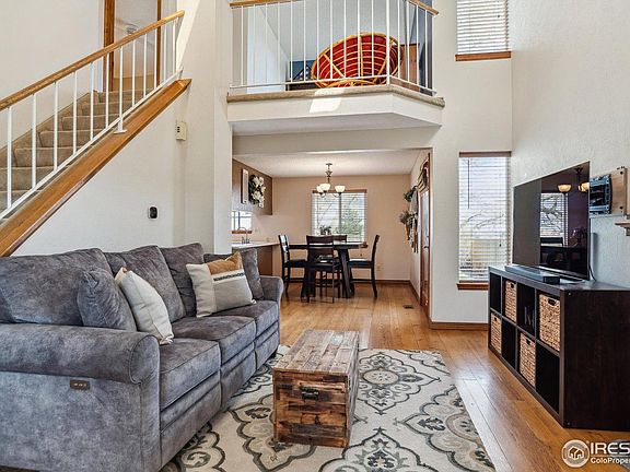 3rd image of 6040 S Oak Way