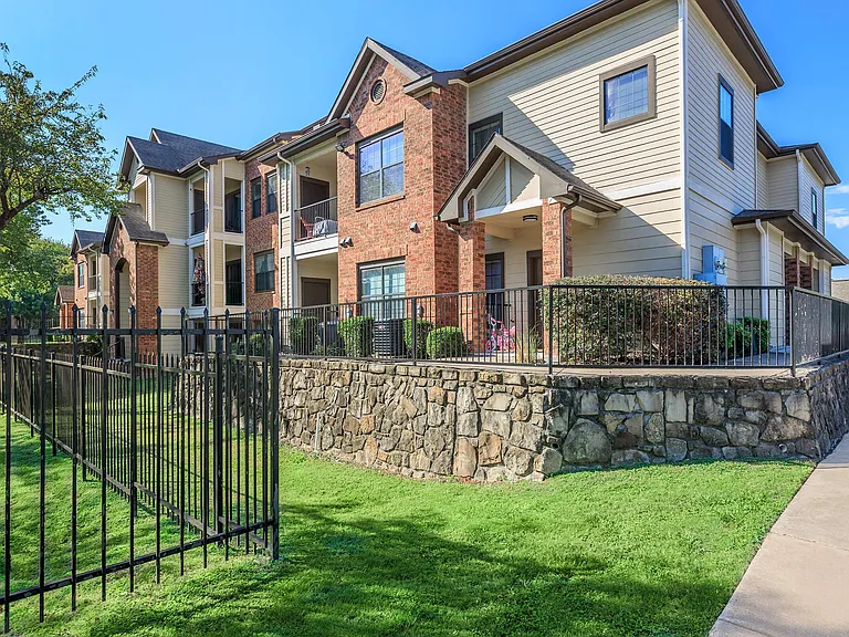 Spring Oaks Apartments — Photo 33