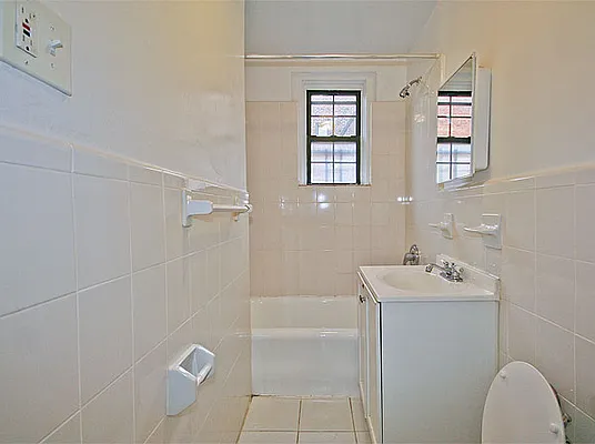 Rented by SW Queens Mezzanine | media 40