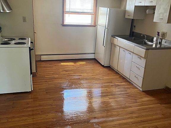 5th image of 125 W 2nd St #5