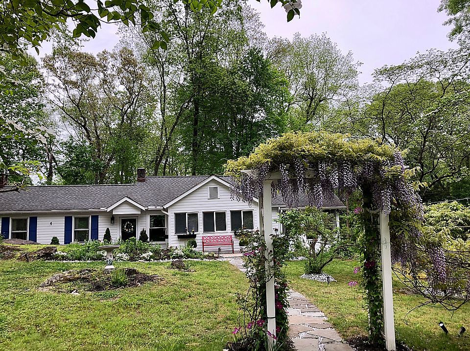 1st image of 15 Boulder Dr
