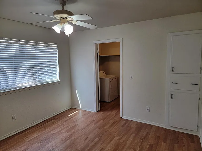 910 NW 10th St #105 — Photo 18