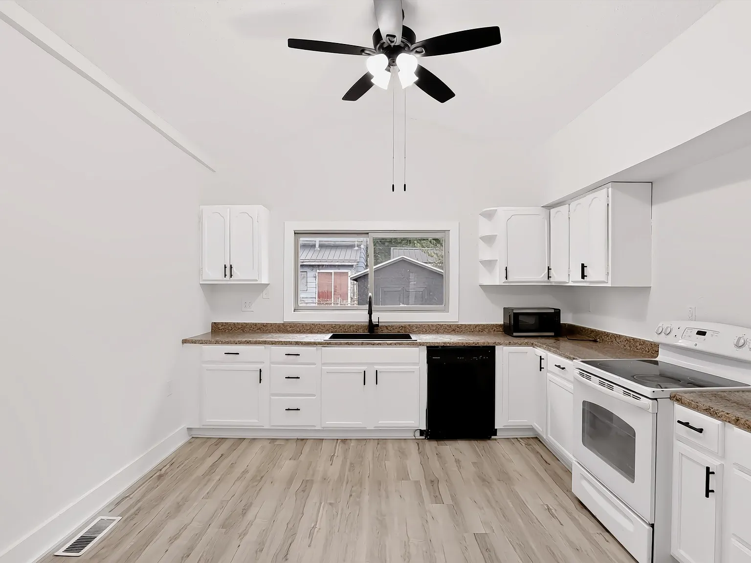 4 bed, 1873 sqft, $1,750 — Photo 4