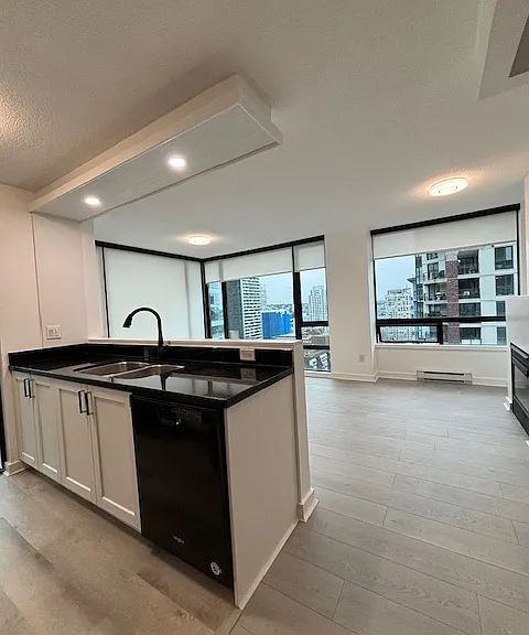 1003 Burnaby St #1404 — Photo 6