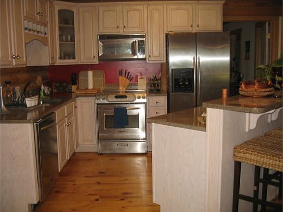3rd image of 6082 Church St