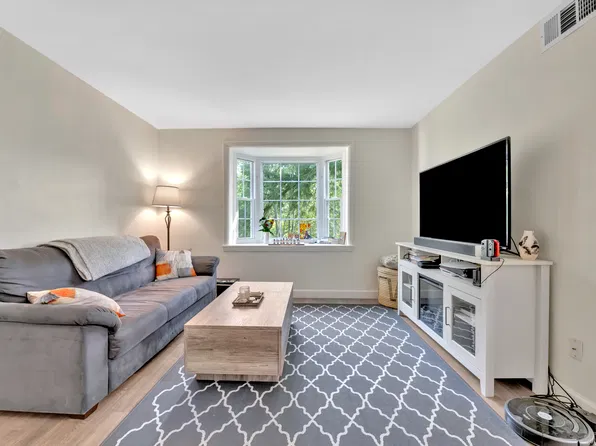806 S Arlington Mill Dr APT 201, Arlington, VA 22204