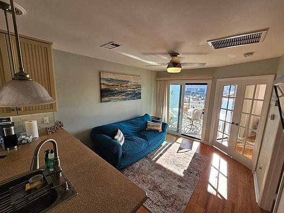 4th image of 1919 Bay Blvd APT A17