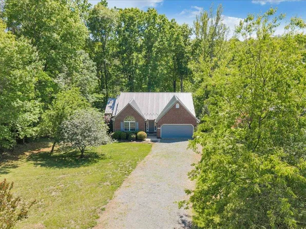 200 Inlet Dr, Wirtz, VA 24184